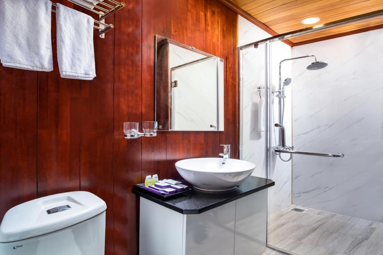 Lavender Elegance Cruises Hotel Ha Long Esterno foto